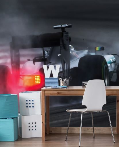 Grijze F1-auto met rookbehang