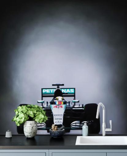 mörk anpassningsbar formel 1 tapetväggmålning kallad Lewis Hamilton Malaysia 2015 för sovrum, hemmakontor och mangrottor