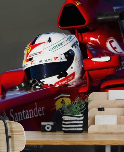 F1 punainen auto taustakuva