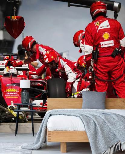 mural rojo personalizable de Fórmula 1 llamado Sebastian Vettel Malaysia 15 para dormitorios y oficinas en casa