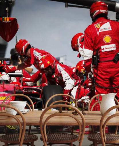 mural de papel de parede vermelho personalizável de fórmula 1 chamado Sebastian Vettel Malaysia 15 para quartos e escritórios domésticos mural de papel de parede vermelho personalizável de fórmula 1 chamado Sebastian Vettel Malaysia 15 para quartos e escritórios domésticos