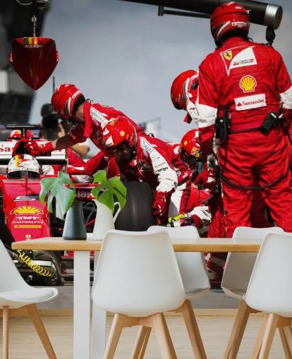 mural rojo personalizable de Fórmula 1 llamado Sebastian Vettel Malaysia 15 para dormitorios y oficinas en casa