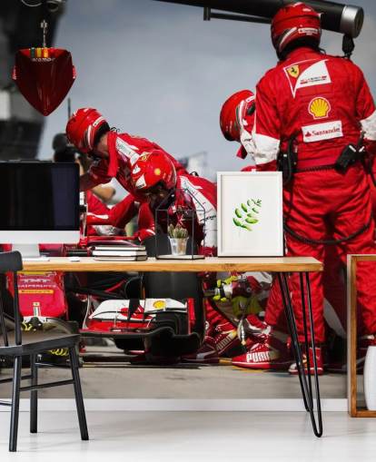 mural rojo personalizable de Fórmula 1 llamado Sebastian Vettel Malaysia 15 para dormitorios y oficinas en casa