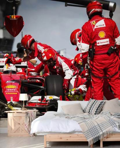 mural rojo personalizable de Fórmula 1 llamado Sebastian Vettel Malaysia 15 para dormitorios y oficinas en casa
