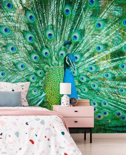 Decorazione murale con ritratto di pavone con piume 