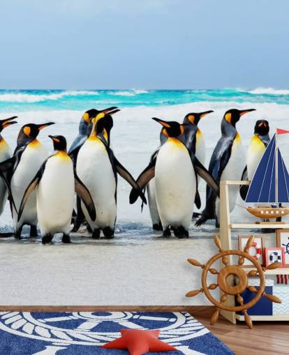 papier peint pingouin lumineux et personnalisable appelé Kings of the Beach pour les chambres d'enfants et les bureaux