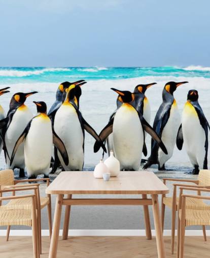 papier peint pingouin lumineux et personnalisable appelé Kings of the Beach pour les chambres d'enfants et les bureaux