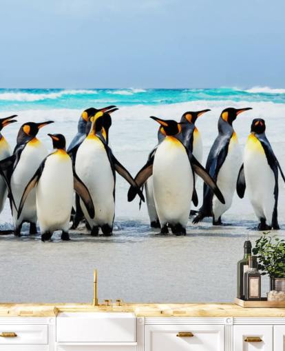 kirkas muokattava pingviinitapetti nimeltä Kings of the Beach lasten makuuhuoneisiin ja toimistoihin
