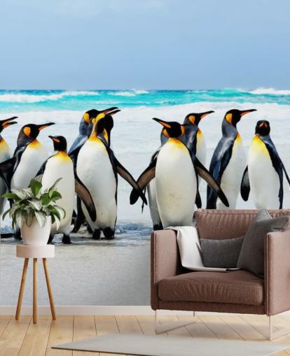 helle personalisierbare Pinguin-Tapete namens Kings of the Beach für Kinderzimmer und Büros