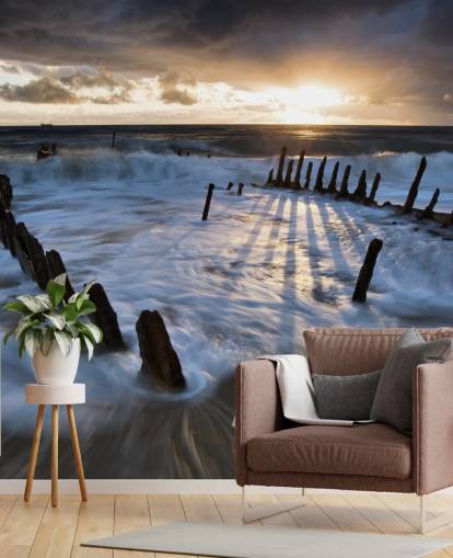 Avondstrand met schuimige golven muurschildering Avondstrand met schuimige golven muurschildering