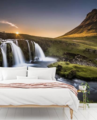 Waterval in Green Countryside Wallpaper