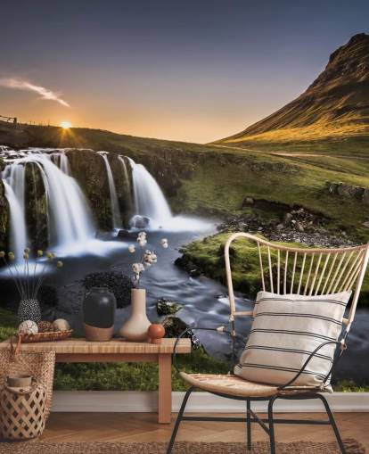 Vandfald i Green Countryside Baggrund