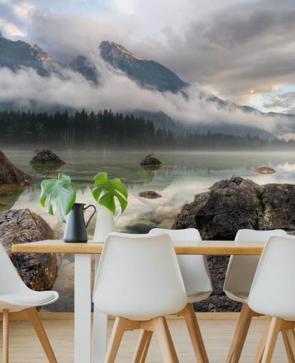 Rocky Misty Lake Bakgrunn