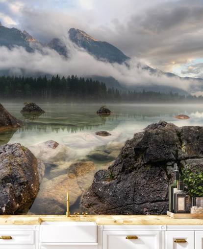 Rocky Misty Lake Bakgrunn