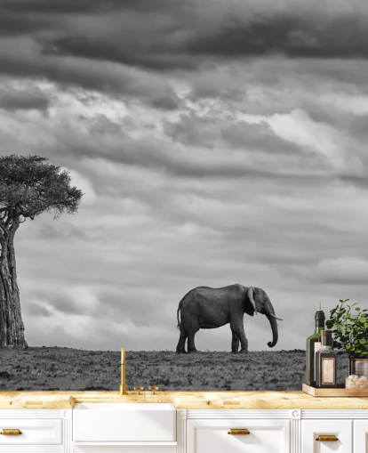 mural elefante y árbol blanco y negro