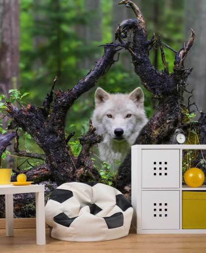 Wolf versteckt sich in Holz-Tapete