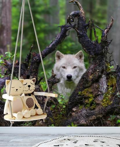 Wolf versteckt sich in Holz-Tapete Wolf versteckt sich in Holz-Tapete