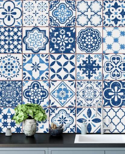 Blauw en wit vintage versleten tegels behang