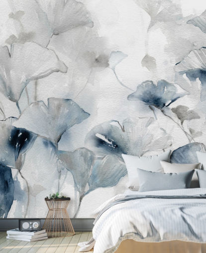witte en blauwe aanpasbare bloemenbehangmuurschildering genaamd Glorious Ginko van Carol Robinson voor badkamers en slaapkamers