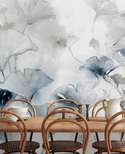 witte en blauwe aanpasbare bloemenbehangmuurschildering genaamd Glorious Ginko van Carol Robinson voor badkamers en slaapkamers