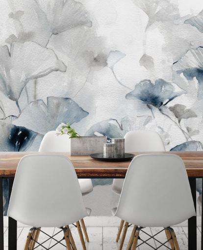 mural de papel pintado floral personalizable blanco y azul llamado Glorious Ginko de Carol Robinson para baños y dormitorios mural de papel pintado floral personalizable blanco y azul llamado Glorious Ginko de Carol Robinson para baños y dormitorios
