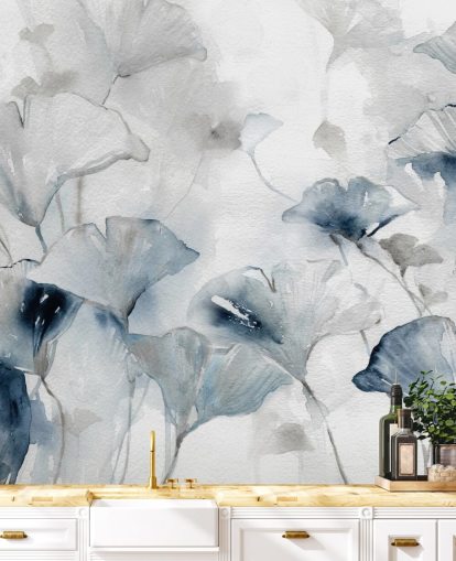 weiße und blaue personalisierbare Blumentapete Glorious Ginko von Carol Robinson für Badezimmer und Schlafzimmer weiße und blaue personalisierbare Blumentapete Glorious Ginko von Carol Robinson für Badezimmer und Schlafzimmer