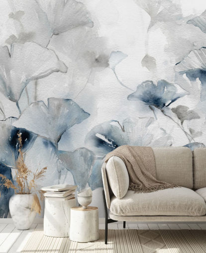 vit och blå anpassningsbar blommig tapetväggmålning kallad Glorious Ginko av Carol Robinson för badrum och sovrum