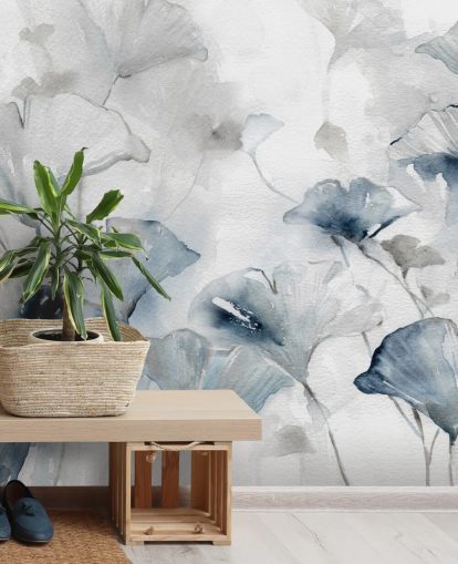 carta da parati murale floreale personalizzabile bianca e blu chiamata Glorious Ginko di Carol Robinson per bagni e camere da letto