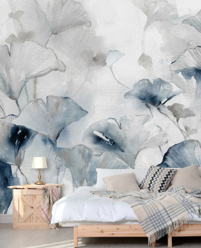 mural de papel de parede floral personalizável branco e azul chamado Glorious Ginko de Carol Robinson para banheiros e quartos