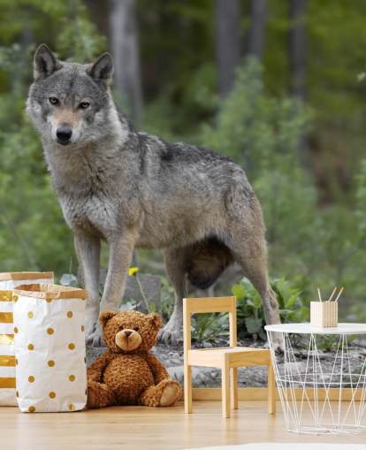 Grauer Wolf stand in einem Holz-Wandbild