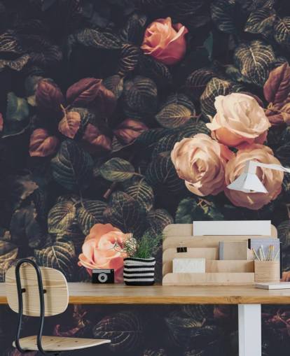 Papier Peint Fresque Roses contre un Buisson Vert