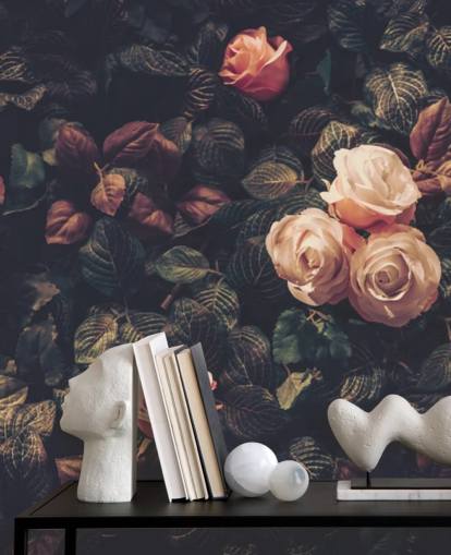 Papier Peint Fresque Roses contre un Buisson Vert