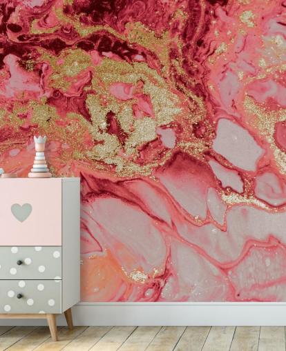 mural de papel de parede de mármore rosa e dourado chamado Blush Agate Marble de Lara Skinner para quartos