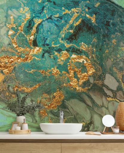 grön och guld anpassad marmor tapetväggmålning kallad Emerald Marble av Lara Skinner för vardagsrum