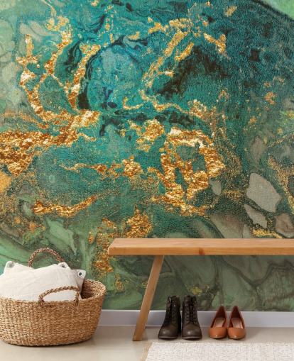 grön och guld anpassad marmor tapetväggmålning kallad Emerald Marble av Lara Skinner för vardagsrum