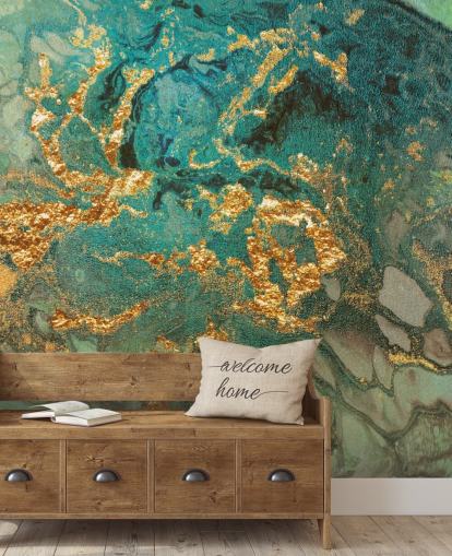 mural de papel pintado de mármol personalizado verde y dorado llamado Emerald Marble de Lara Skinner para salas de estar