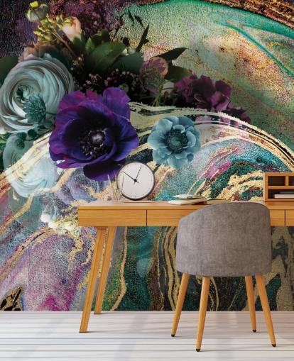 groene, paarse en gouden marmeren behangmuurschildering genaamd Marble Floral New Master van Lara Skinner voor slaapkamers of badkamers