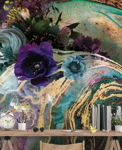 groene, paarse en gouden marmeren behangmuurschildering genaamd Marble Floral New Master van Lara Skinner voor slaapkamers of badkamers