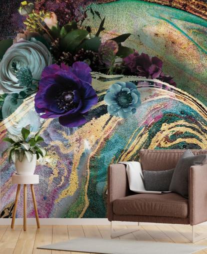 Lara Skinnerin vihreä, violetti ja kultainen marmorinen taustakuvamaalaus nimeltä Marble Floral New Master makuuhuoneisiin tai kylpyhuoneisiin