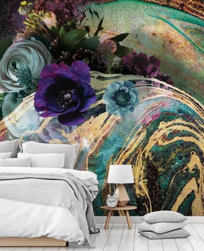 carta da parati murale in marmo verde, viola e oro chiamata Marble Floral New Master di Lara Skinner per camere da letto o bagni