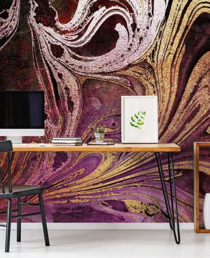 rosa guld marmor tapetväggmålning kallad Marble Gold Streak av Lara Skinner för sovrum och vardagsrum