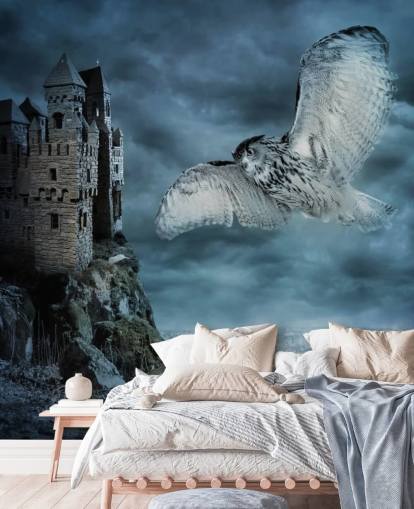 Eule fliegt um das alte Schloss herum Fototapete