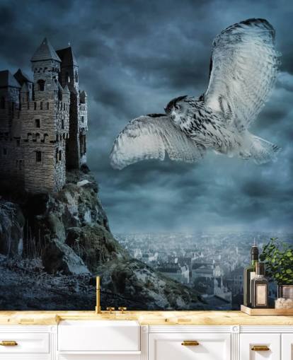 Eule fliegt um das alte Schloss herum Fototapete