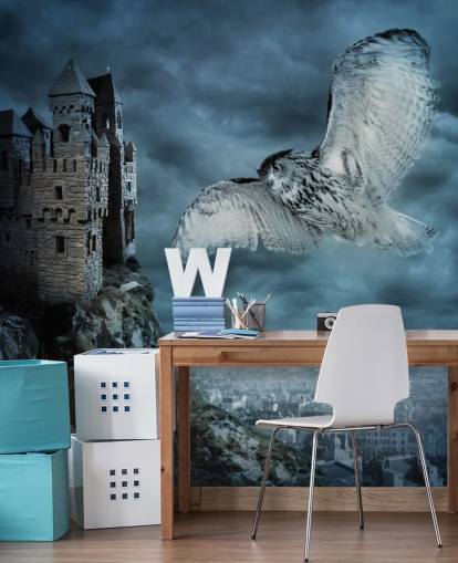 Ugle flyver rundt gamle slot vægmaleri