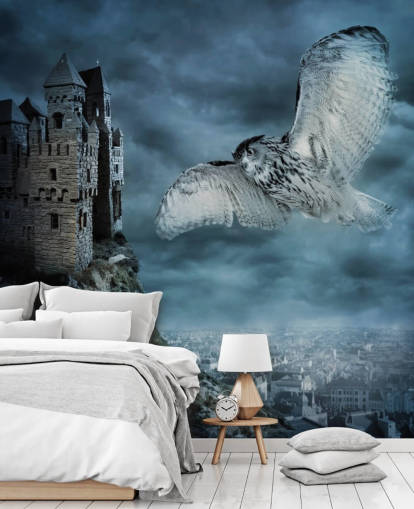 Eule fliegt um das alte Schloss herum Fototapete