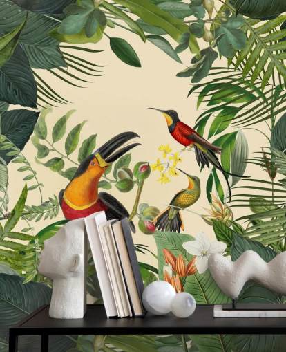 papier peint mural vert et beige de la jungle intitulé Toucans in the Jungle par Andrea Haase
