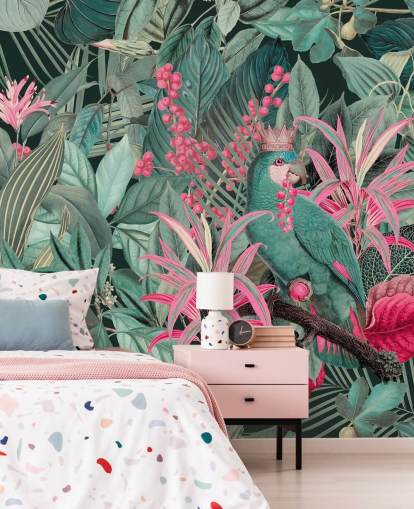 papel pintado tropical personalizable verde y rosa llamado King of Parrots de Andrea Haase para dormitorios papel pintado tropical personalizable verde y rosa llamado King of Parrots de Andrea Haase para dormitorios