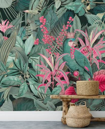 papel pintado tropical personalizable verde y rosa llamado King of Parrots de Andrea Haase para dormitorios