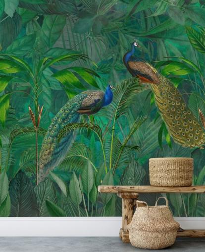 grüne individuelle Pfauentapete namens Peacock Paradise Jungle von Andrea Haase für Schlafzimmer oder Wohnzimmer
