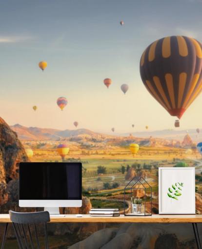 globos aerostáticos de colores en papel tapiz de paisaje de